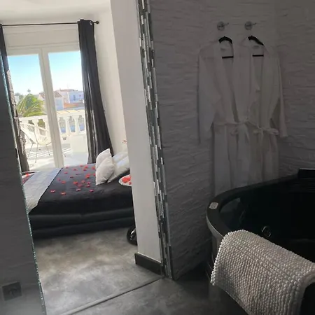 Maison Sur Canaux Marina Avec 4 Suites Dont 1 Balneo Jacuzzi 度假居