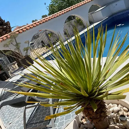 Maison Sur Canaux Marina Avec 4 Suites Dont 1 Balneo Jacuzzi Holiday home Empuriabrava