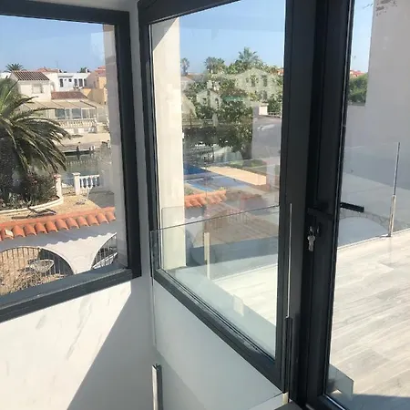 Maison Sur Canaux Marina Avec 4 Suites Dont 1 Balneo Jacuzzi Holiday home